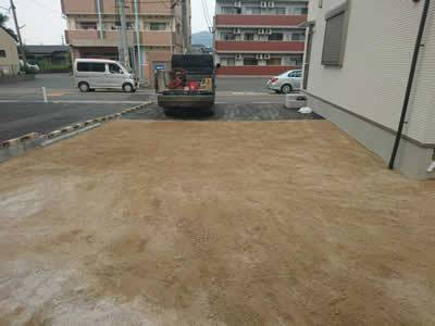 庭砂利敷き詰めの画像その1